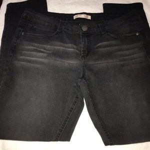 No Boundaries Skinny Jean